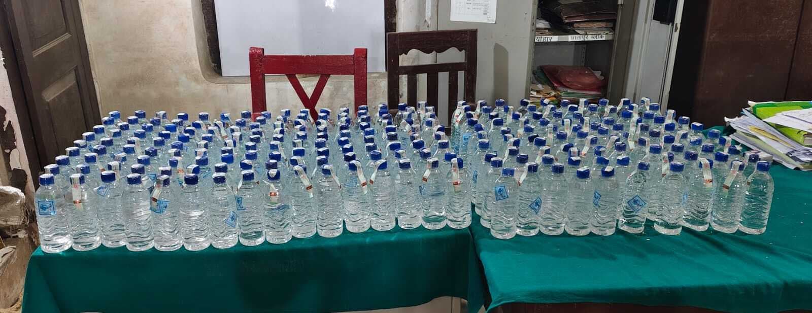 244 बोतल नेपाली शराब के साथ कार जब्त, तस्कर फरार