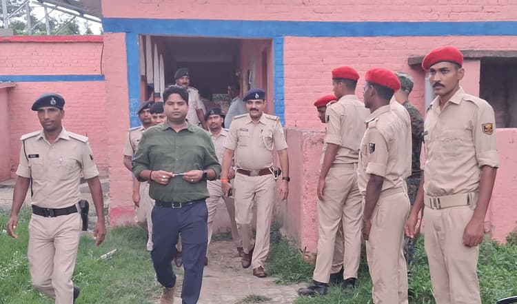 लक्ष्मीपुर छर्रापटी पंचायत में मतदान में महिलाएं रहीं आगे