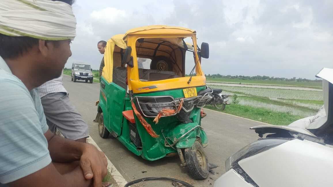 चारपहिया वाहन के धक्के से ऑटो चालक की मौत