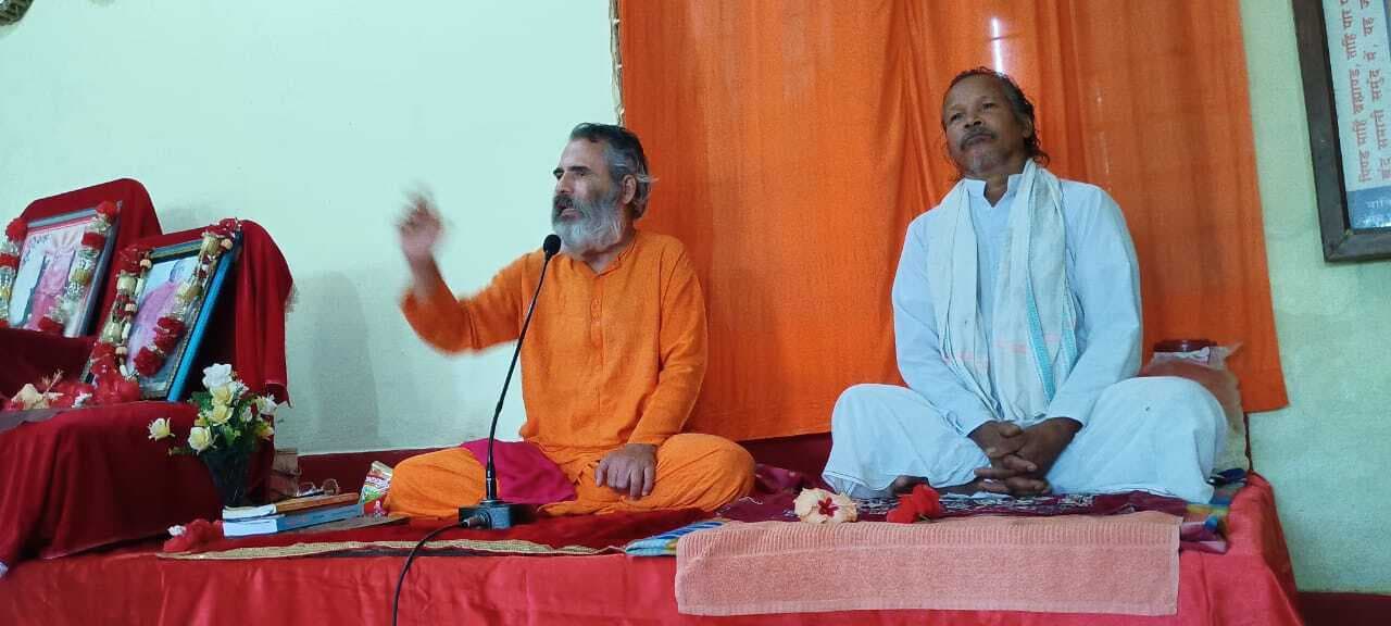 जिनके जीवन में गुरु नहीं, उनका जीवन शुरू नहीं : स्वामी लक्ष्मण