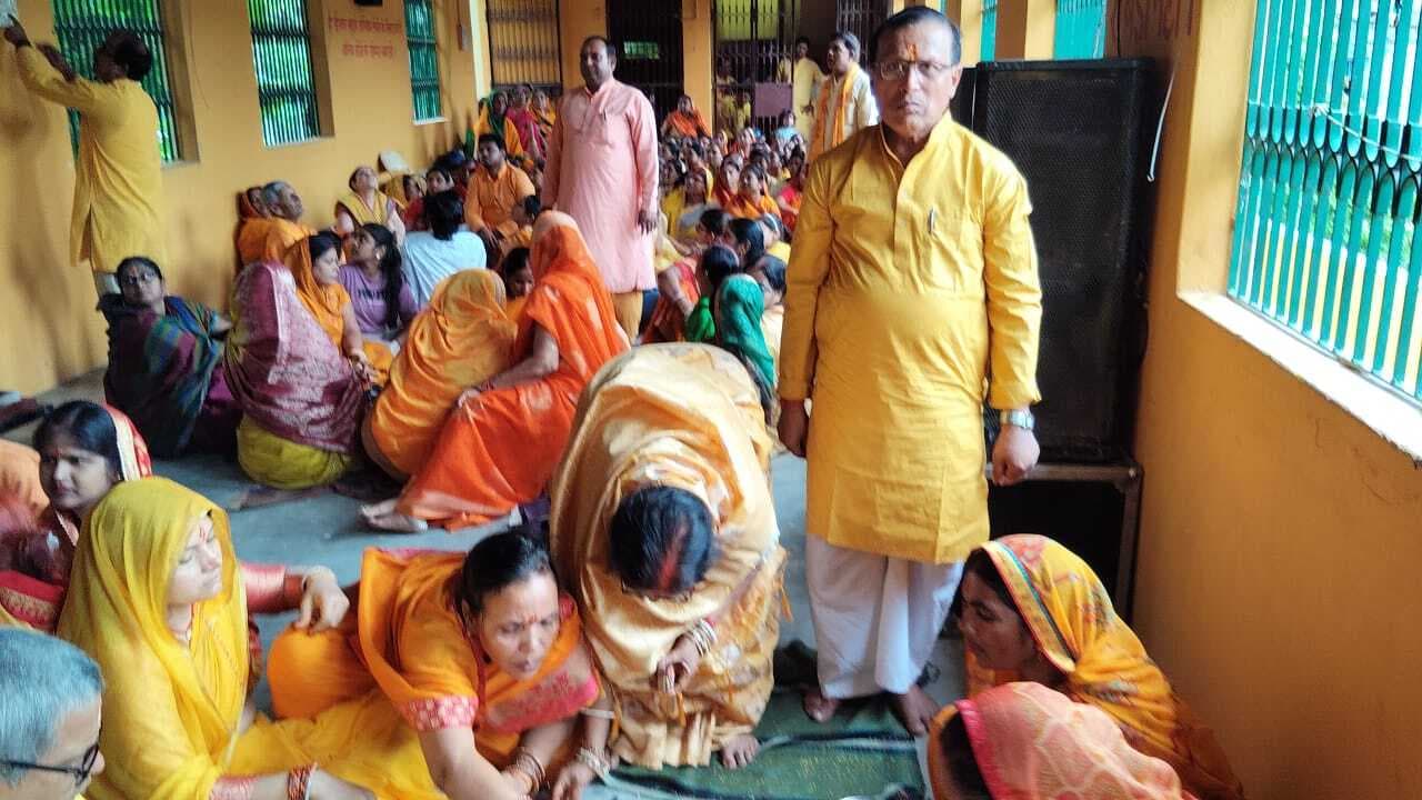 Samastipur : गुरु पूर्णिमा पर रोसड़ा के गायत्री मंदिर में हवन यज्ञ