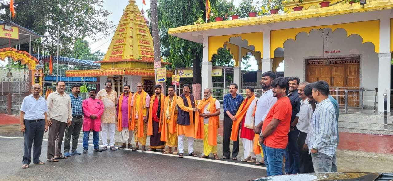 गुरु पूर्णिमा पर भाजपा ने किया पुजारियों का सम्मान