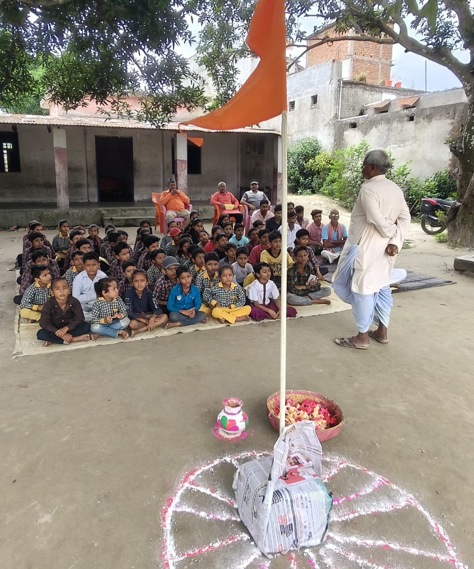 गुरु पूर्णिमा के मौके पर गुरु दक्षिणा उत्सव का आयोजन