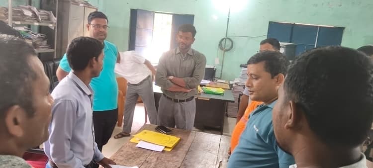 समय सीमा के अंदर प्रपत्रों को करें अपलोड : डीएम