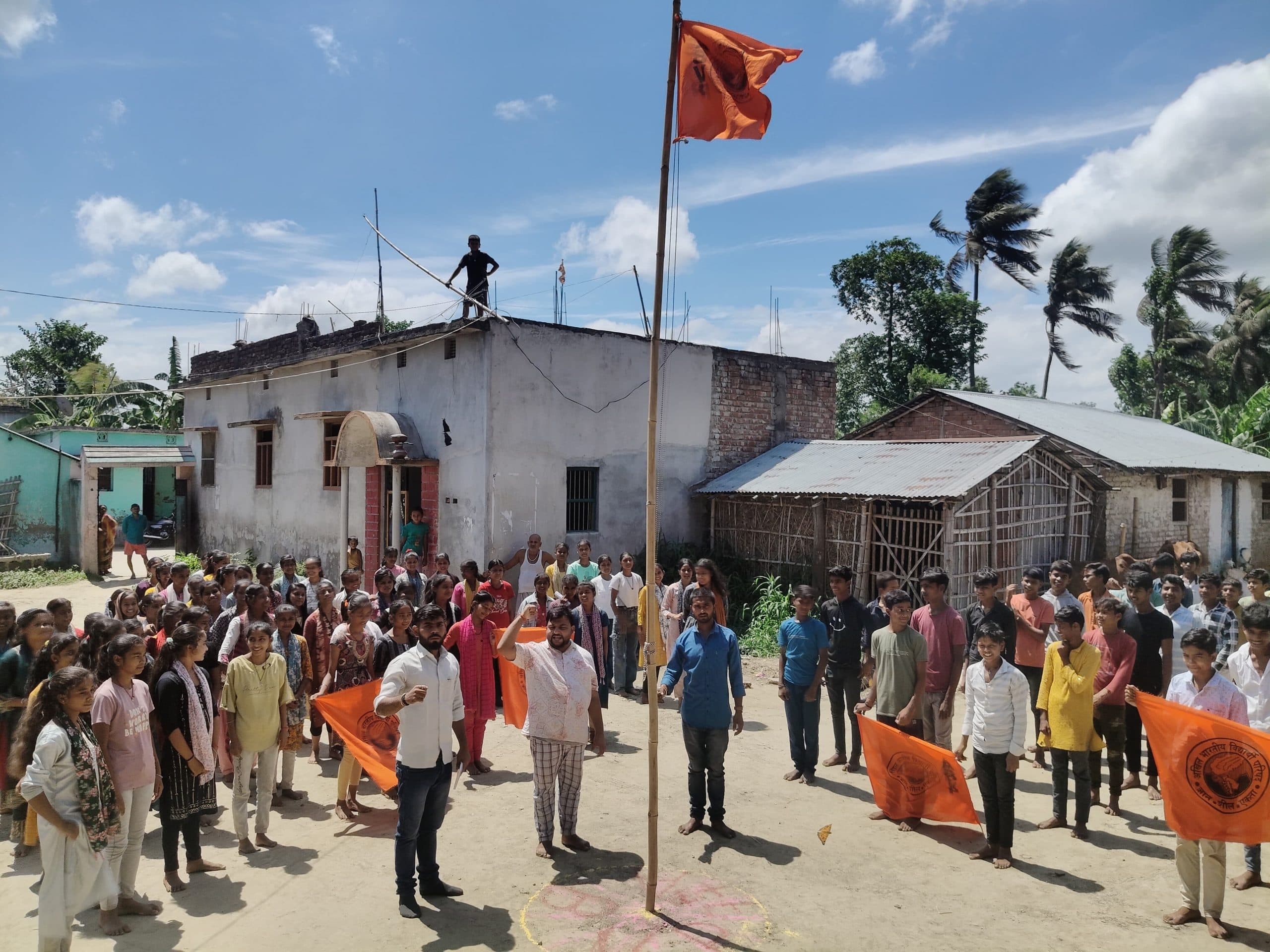 अभाविप का मनाया गया स्थापना दिवस, छात्रों के बीच पठन-पाठन सामग्री वितरित