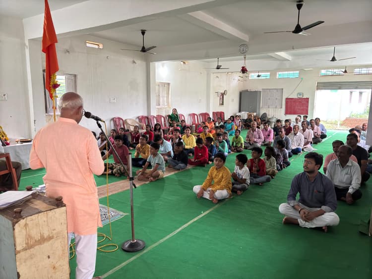 Giridih News :बिरनी में आरएसएस ने मनाया गुरु पूर्णिमा उत्सव