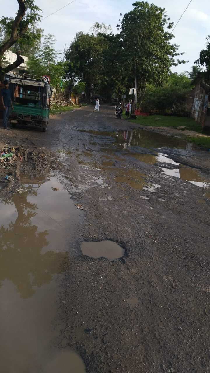 Giridih News :देवरी में बारिश ने बिगाड़ी सड़कों की सूरत
