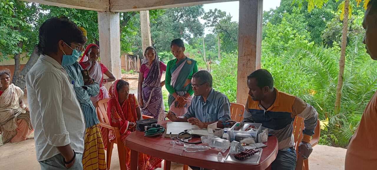 Seraikela Kharsawan News : गंदा पानी पीने से तुलिन गांव में फैला डायरिया, 18 बीमार