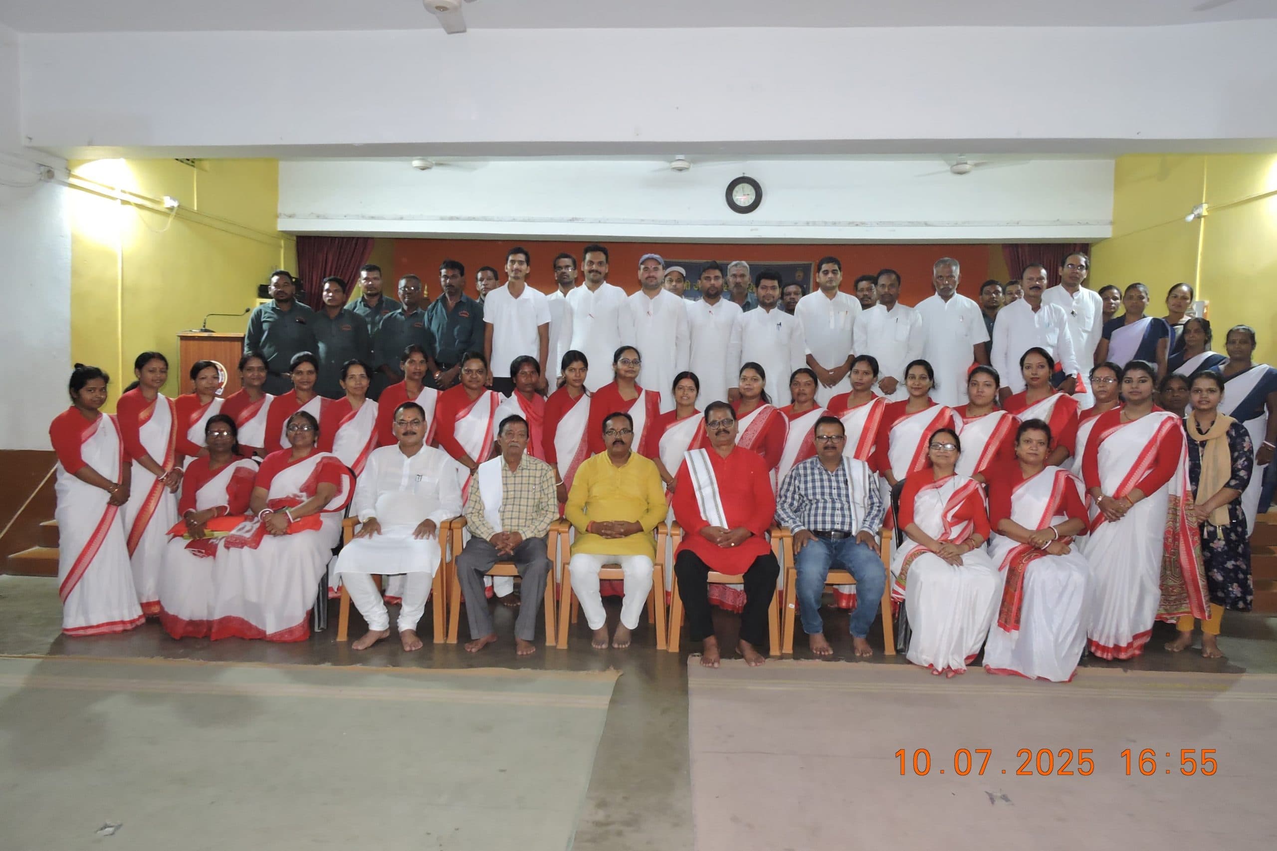 Chaibasa News : जीवन के अंधेरा को दूर करते हैं गुरु : मिश्र