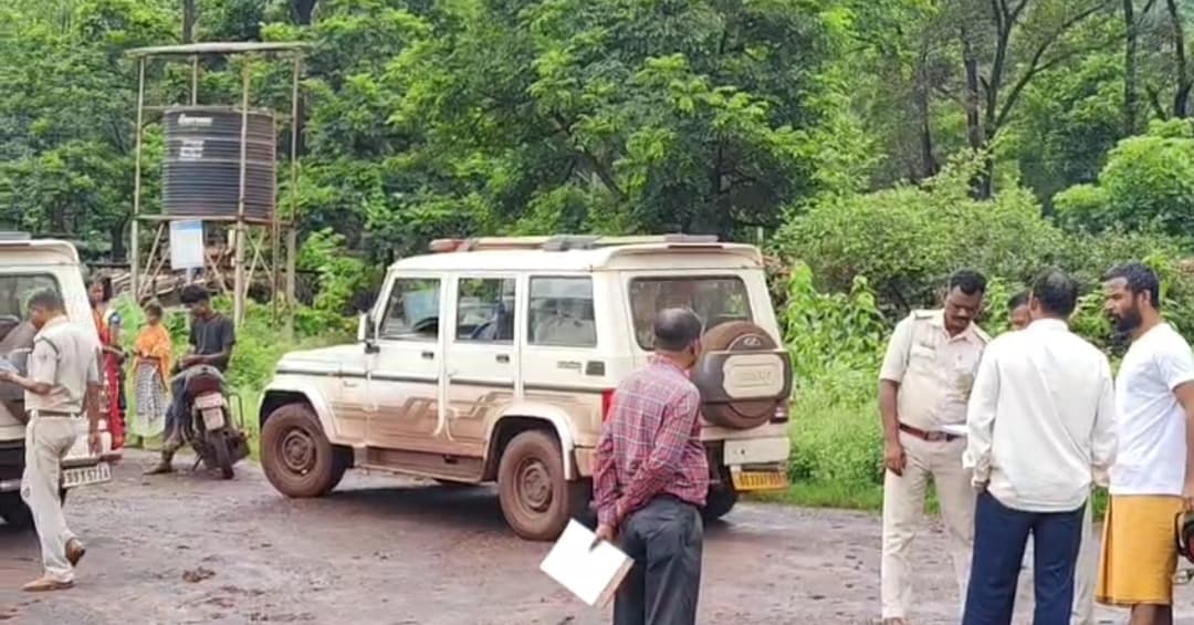 Chaibasa News : आपसी झगड़े में लाठी से पीटकर पत्नी की हत्या, गिरफ्तार