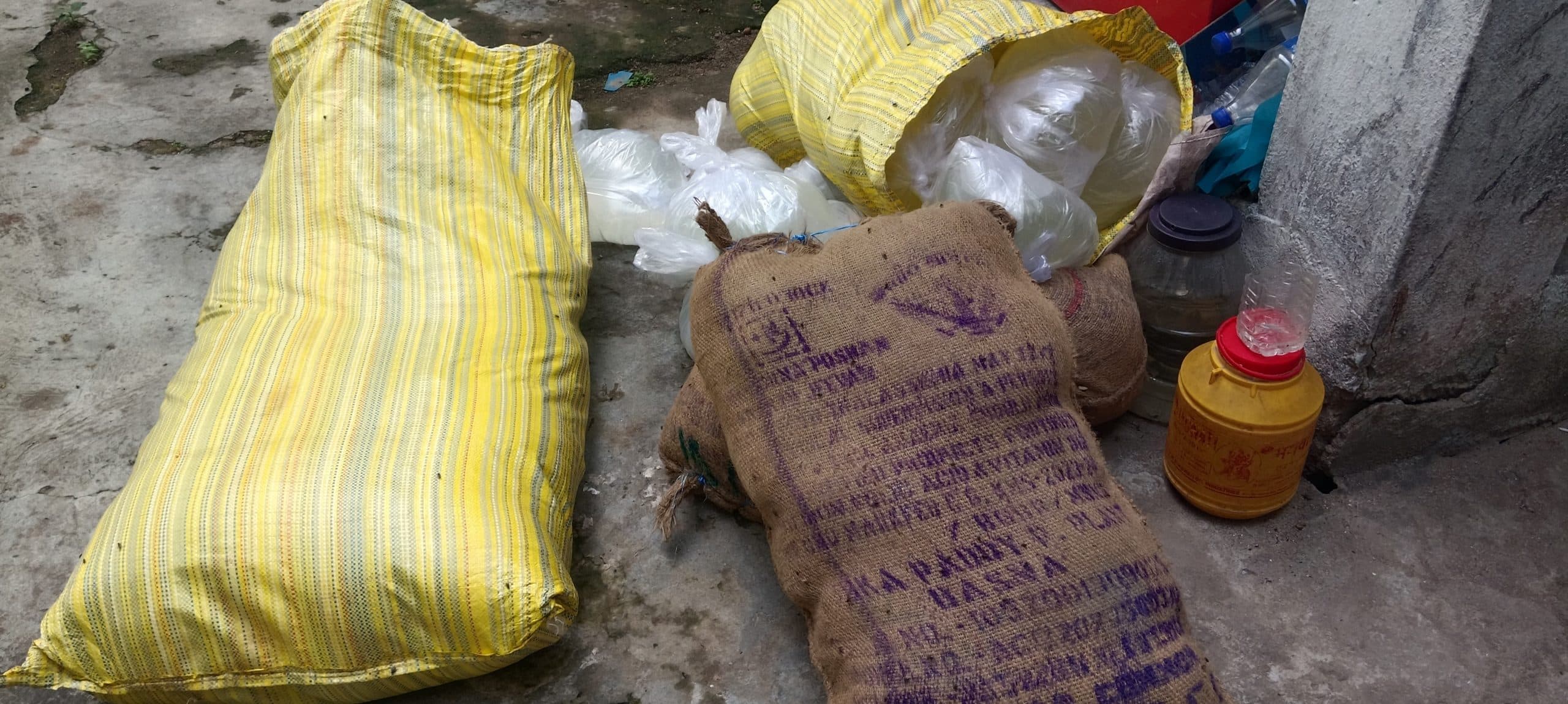 300 लीटर महुआ शराब के साथ धंधेबाज गिरफ्तार, ऑटो जब्त