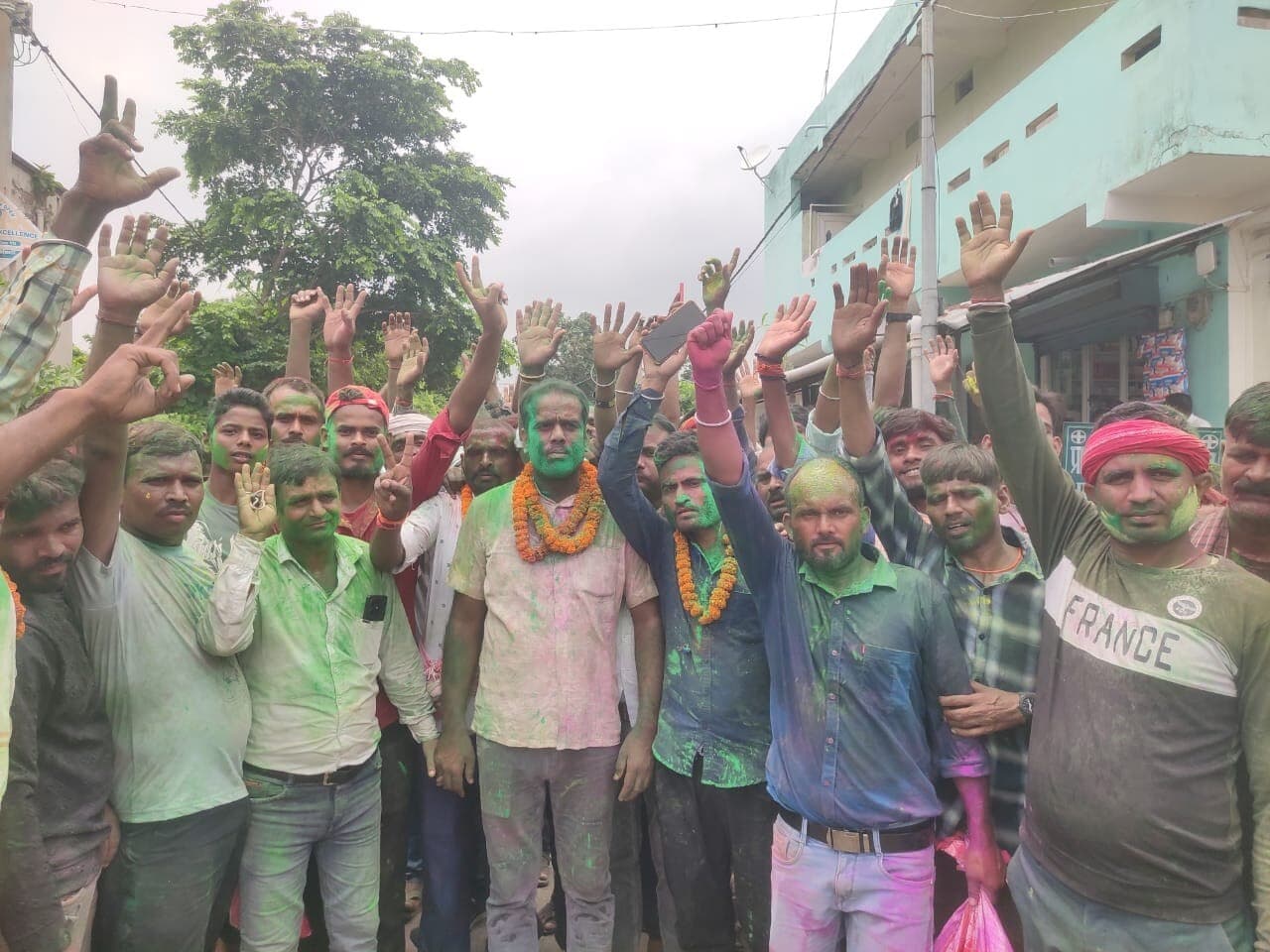 पथड्डा पंचायत के मुखिया पद पर 119 मतों से जीते संतोष कुमार