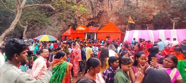 श्रृंगि ऋषि धाम में उमड़ी शिव भक्तों की भीड़