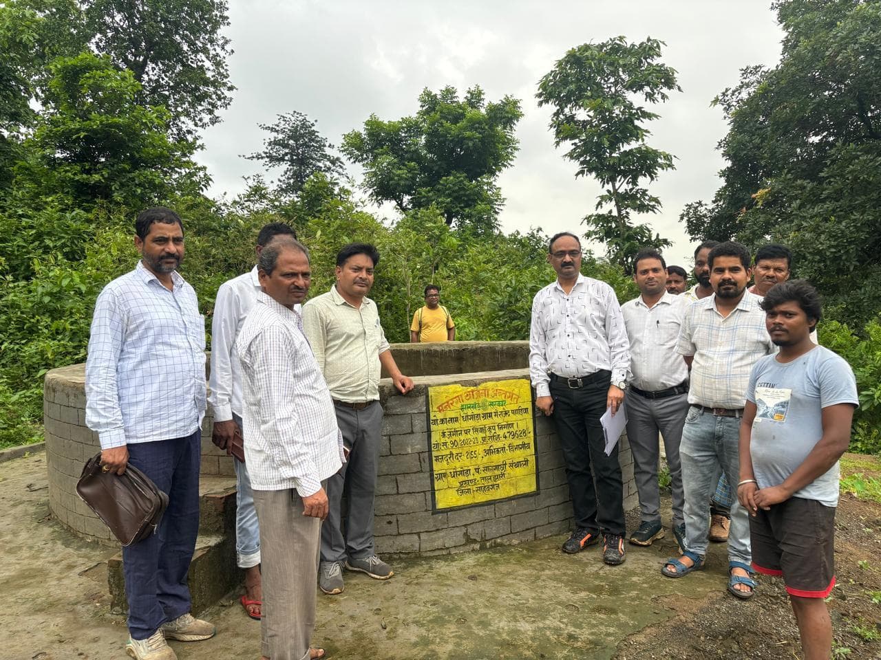 राष्ट्रीय स्तरीय मॉनिटरिंग दल के अधिकारी ने देखा विभिन्न योजनाओं का हाल