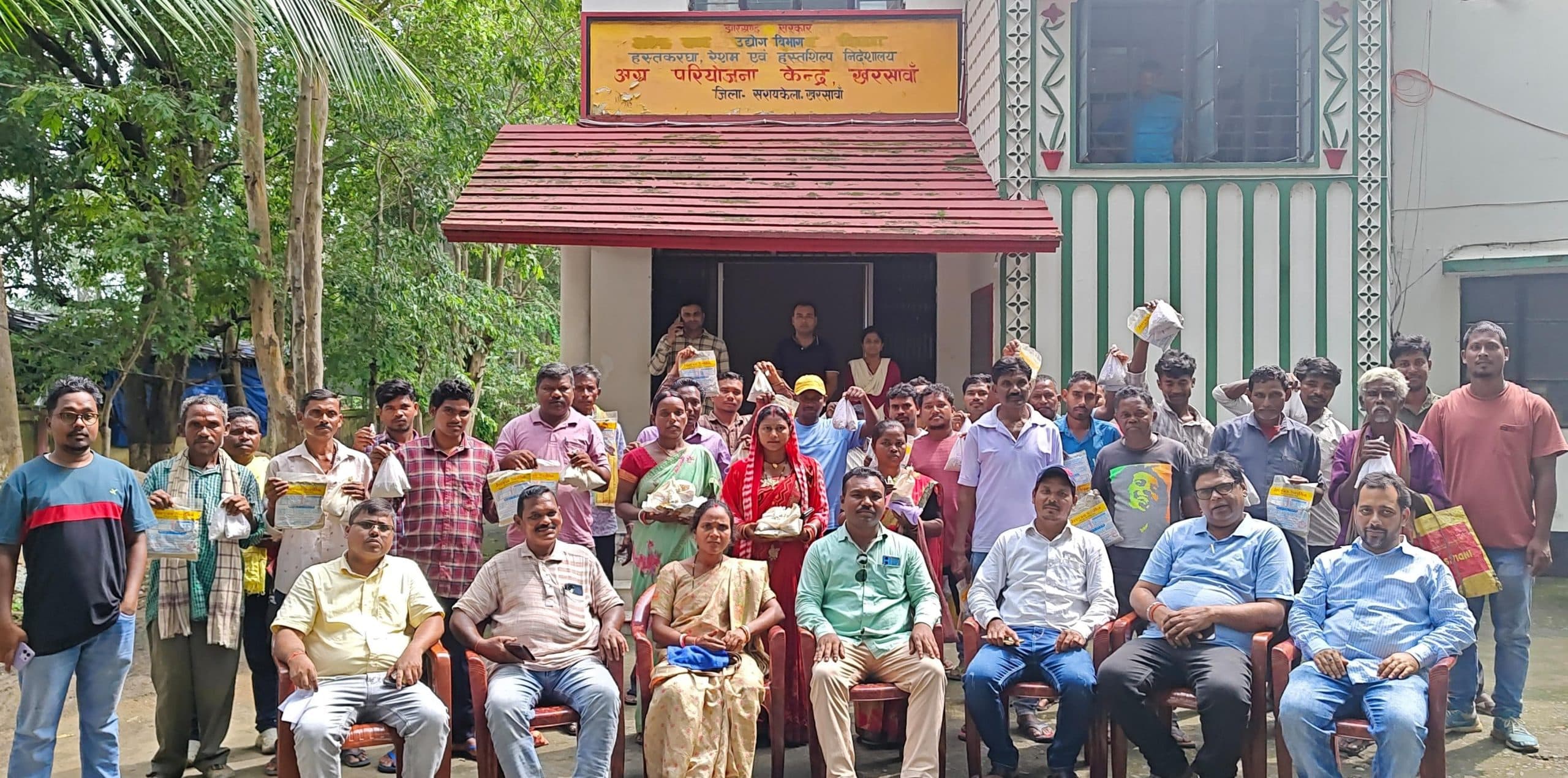 Seraikela Kharsawan News : तसर की खेती के लिए मौसम अनुकूल कोल्हान में 750 टन उत्पादन का लक्ष्य