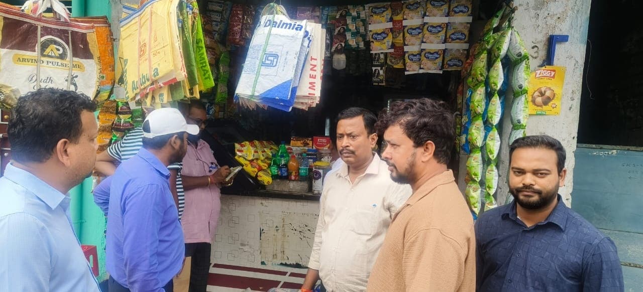 Bokaro News : चास नगर निगम ने गुटखा-सिगरेट बेचने वाले दुकानदारों से वसूला जुर्माना