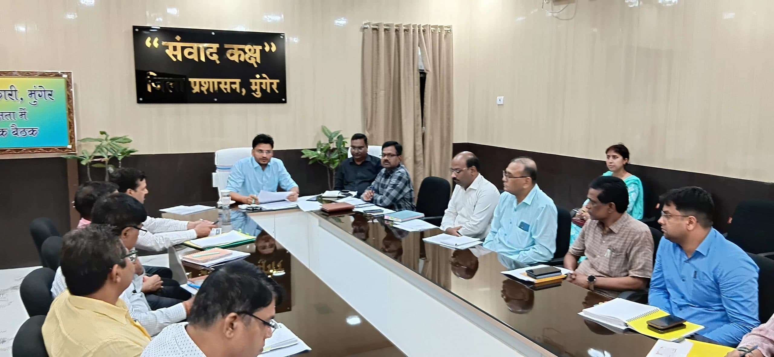 महिला संवाद में लंबित आवेदनों के निष्पादन की गति में सुधार लाएं : डीएम