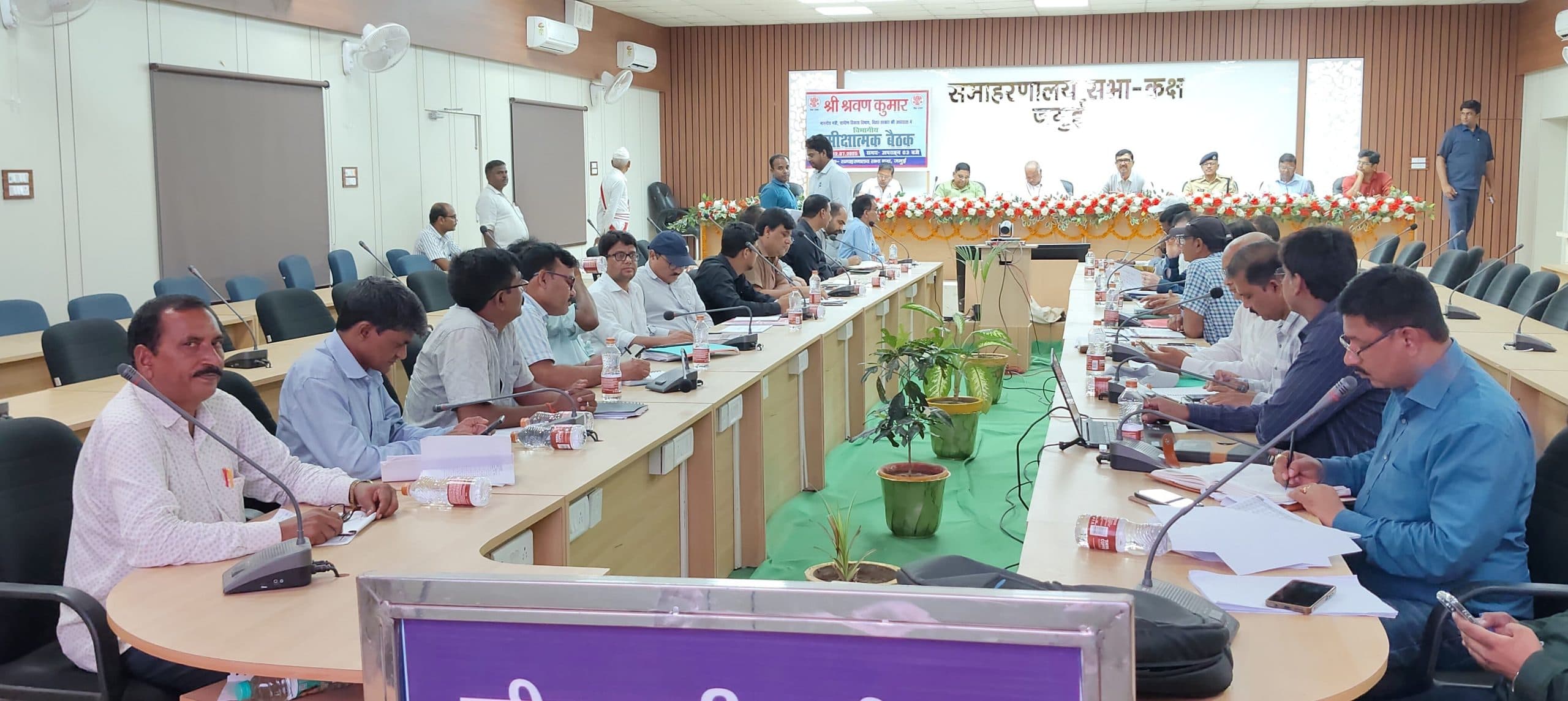 ग्राम विकास योजनाओं की समीक्षा को लेकर जमुई पहुंचे ग्रामीण विकास मंत्री श्रवण कुमार