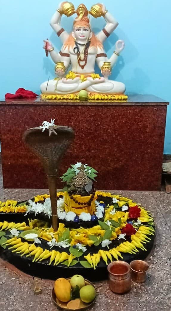 मृत्युंजय महादेव मंदिर में भोलेनाथ का अभिषेक व शृंगार पूजन जारी