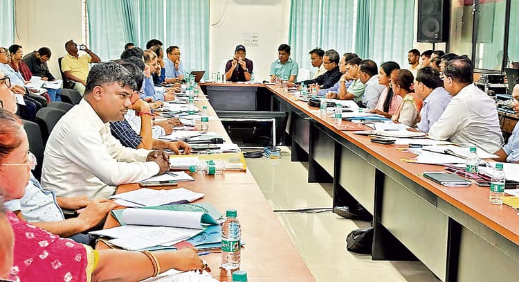 Political news : जिलों में छात्रवृत्ति का भुगतान तेजी से करें : चमरा लिंडा