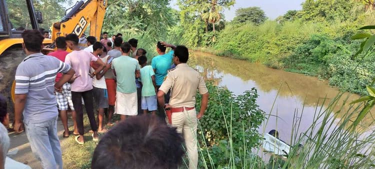 झपकी आयी और कार नहर में समायी, मां, पत्नी व बेटे की मौत