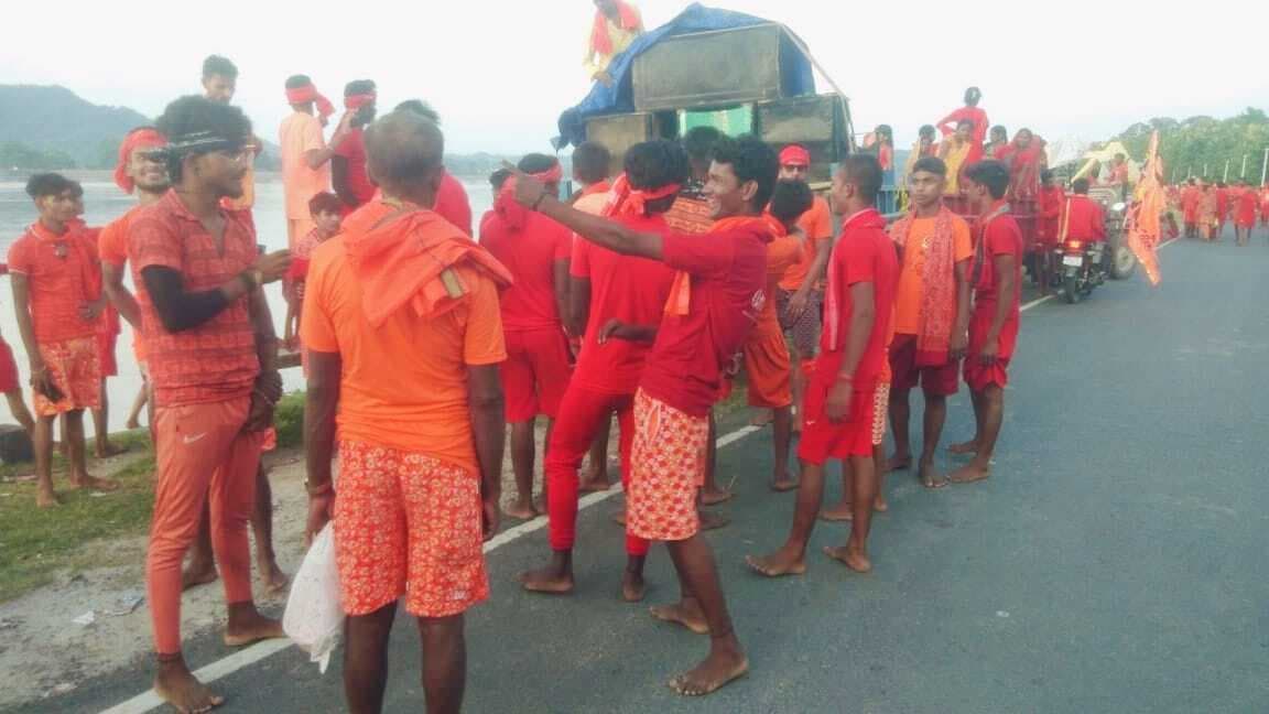 Bettiah : पहली सोमवारी पर कांवरियों की उमड़ी भीड़