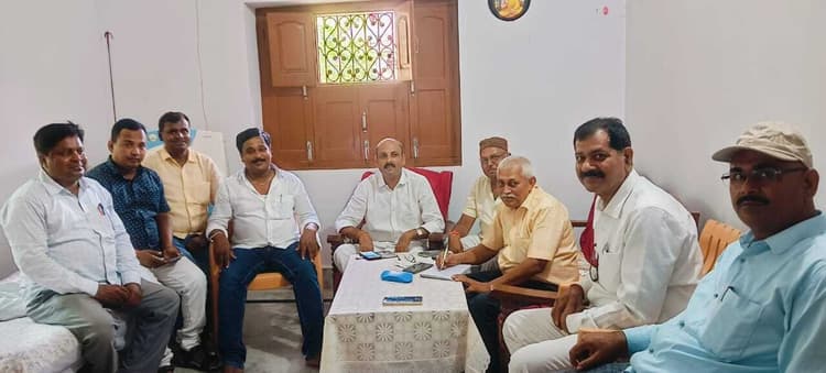 बिहार राज्य प्रारंभिक शिक्षक संघ की बैठक शिक्षकों की समस्याओं के समाधान पर जोर