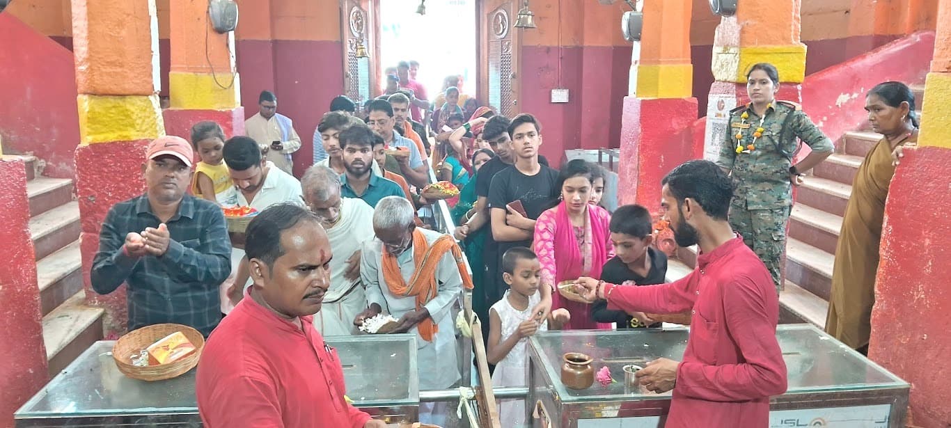 सूर्य मंदिर के गर्भगृह में पुलिस व्यवस्था में करायी गयी पूजा