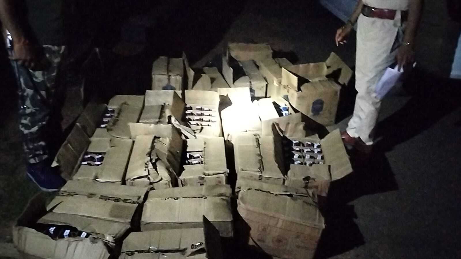 205 लीटर शराब बरामद, कार जब्त, तस्कर फरार