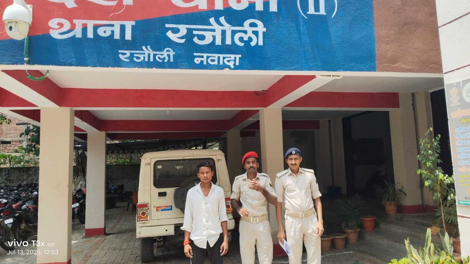 रजौली पुलिस ने 127.5 लीटर महुआ शराब के साथ तस्कर को दबोचा