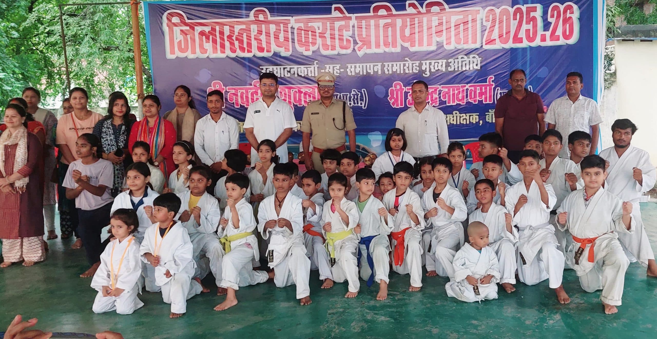 बच्चें फास्ट फूड व मोबाइल से रहें दूर- डीएम