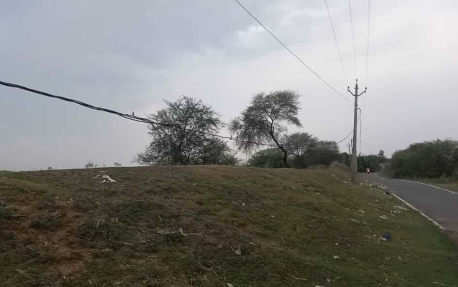 राजा सागर आहर किनारे लटक रहा 440 वोल्ट तार, हादसे को दे रहा न्योता