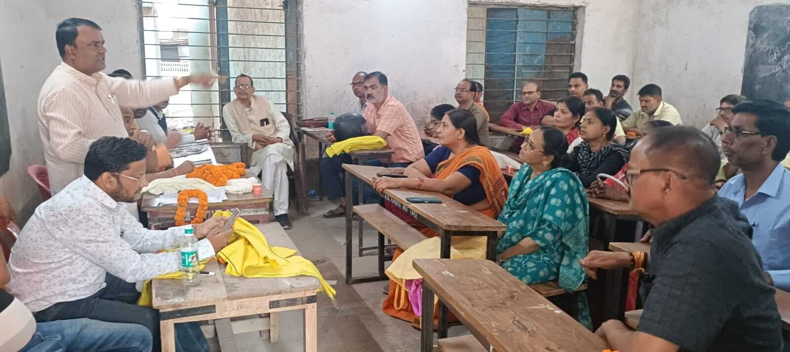 शिक्षकों के साथ सरकार भेदभावपूर्ण नीति अपना रही : संघ