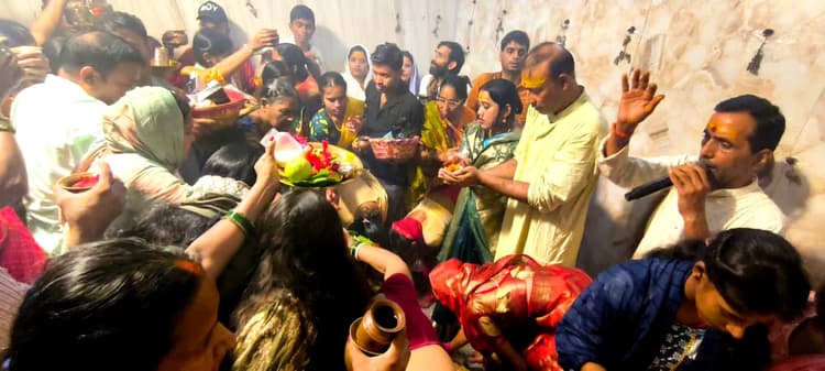 शिवभक्ति में डूबे श्रद्धालु, हर-हर महादेव से गूंजा शहर