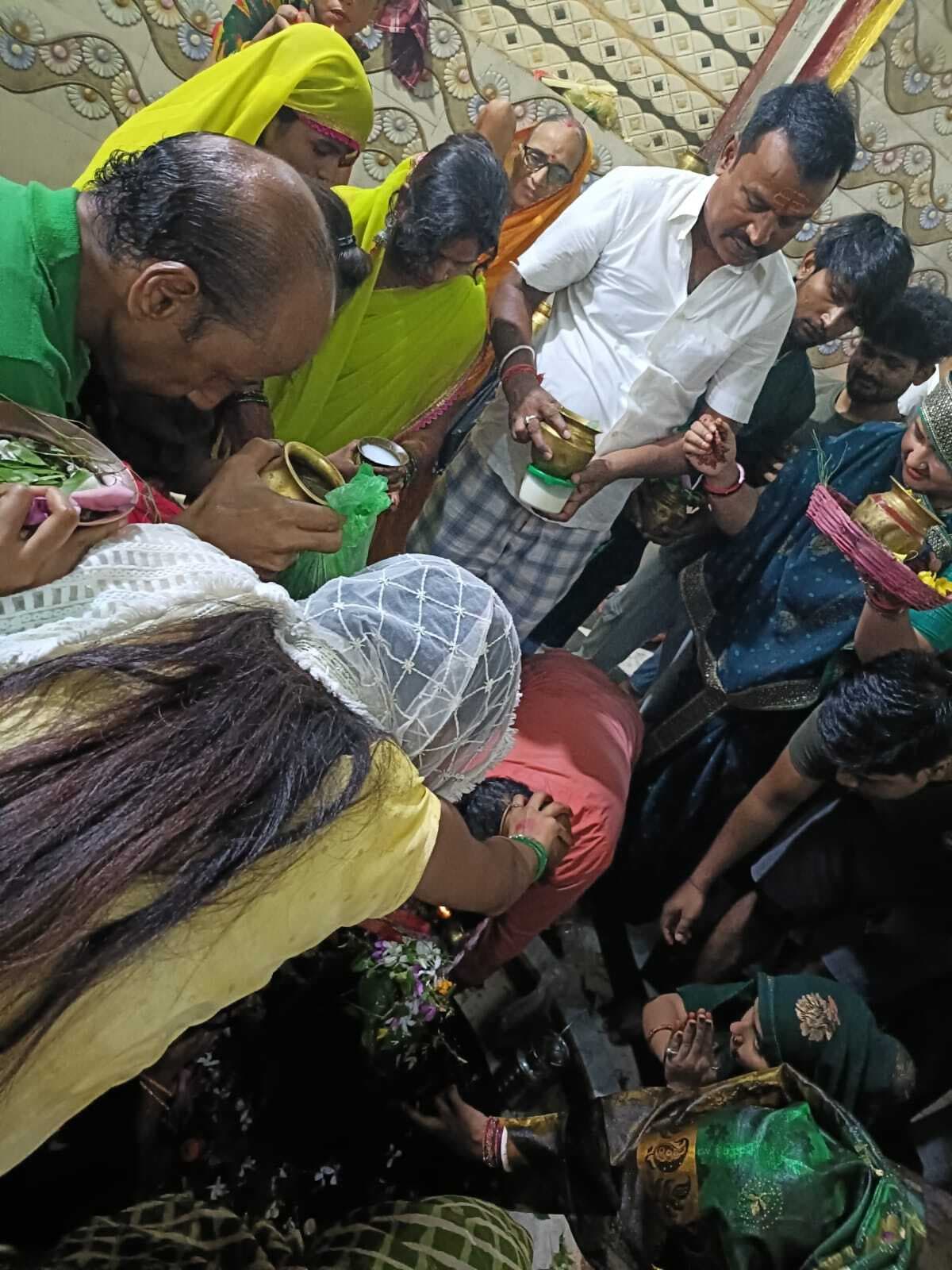 Darbhanga News: बाबा लेने चलियौ अपन नगरी, अपन नगरी…