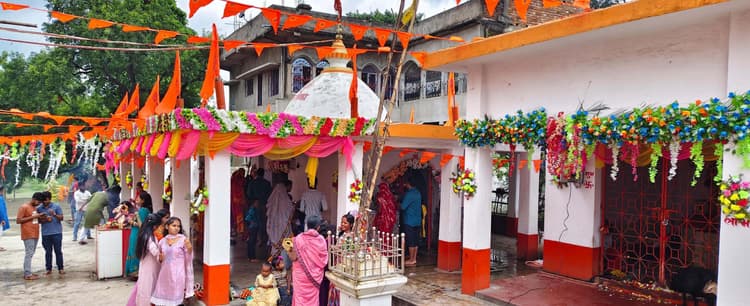 अमड़ापाड़ा में पूजा के लिए शिवालयों में उमड़ी भीड़