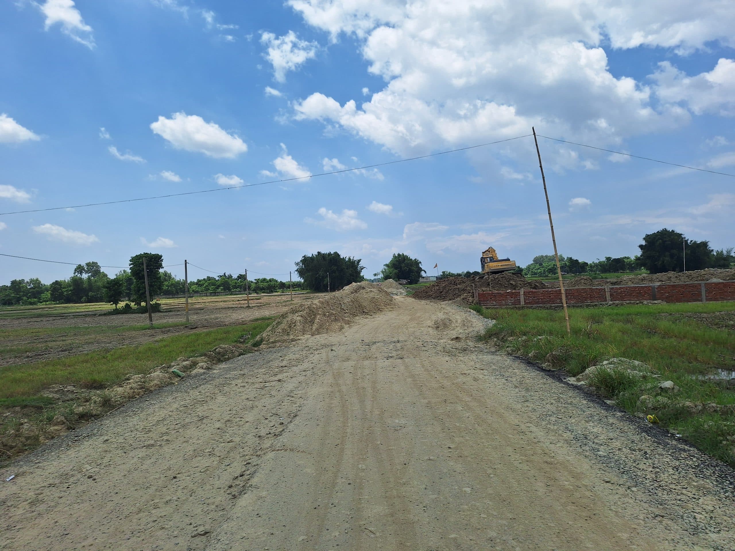 सड़क निर्माण में 50 मीटर अधिग्रहित भूमि में फंसा पेच