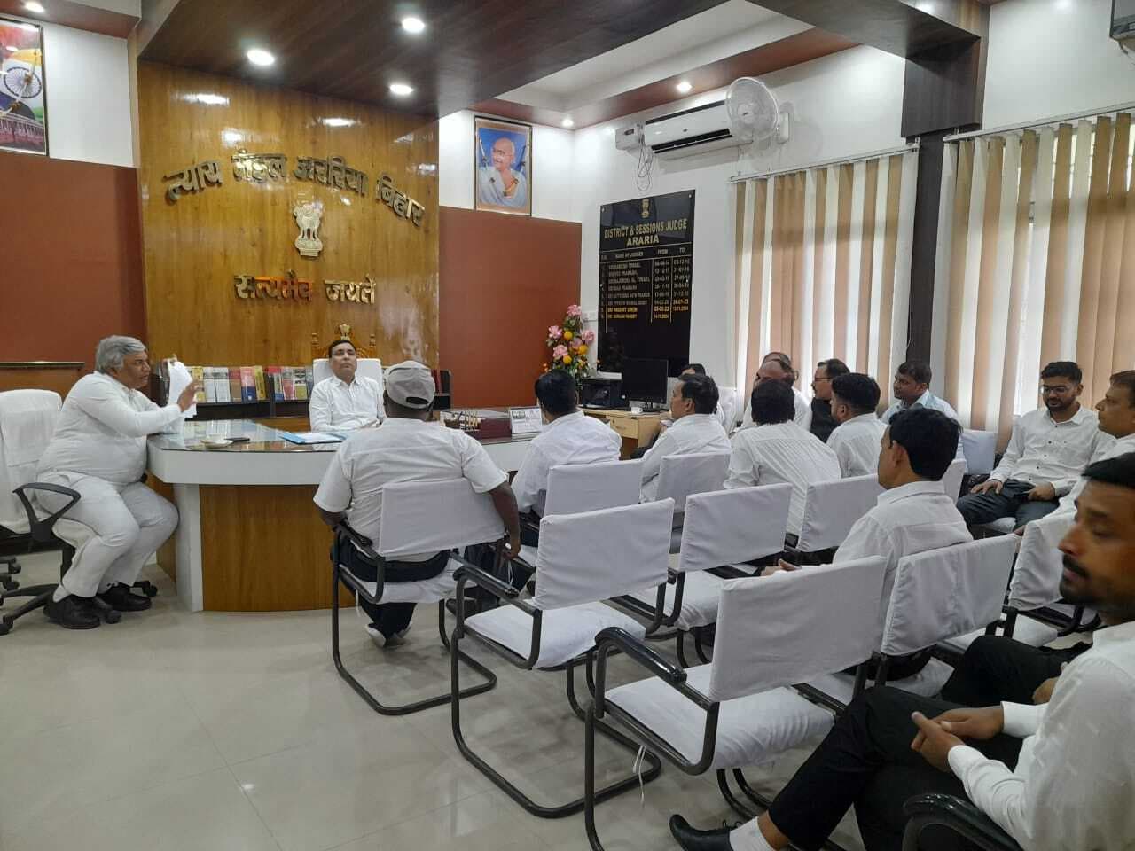 मामलों को चिन्हित कर मध्यस्थता केंद्र लाएं