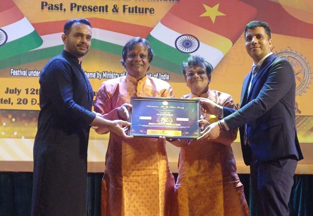 Giridih News :केडिया बंधु वियतनाम में सम्मानित