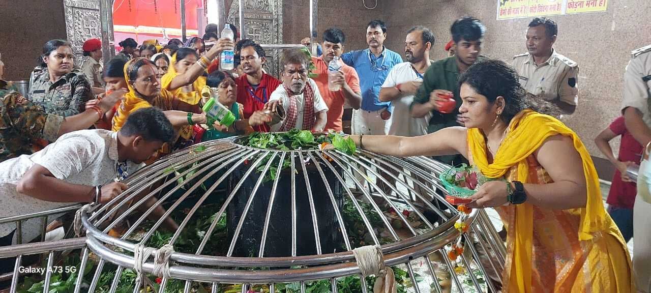 पहली सोमवारी को 80 हजार शिवभक्तों ने किया जलाभिषेक