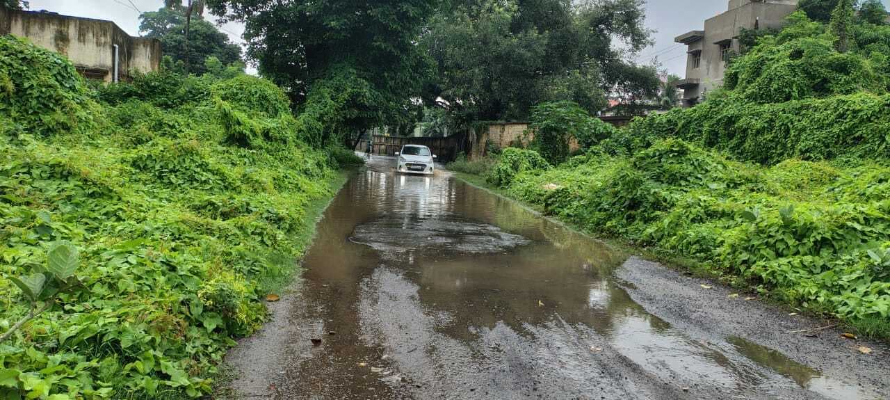 लीड : बारिश से जनजीवन अस्त-व्यस्त, कई मुहल्लों में भरा पानी