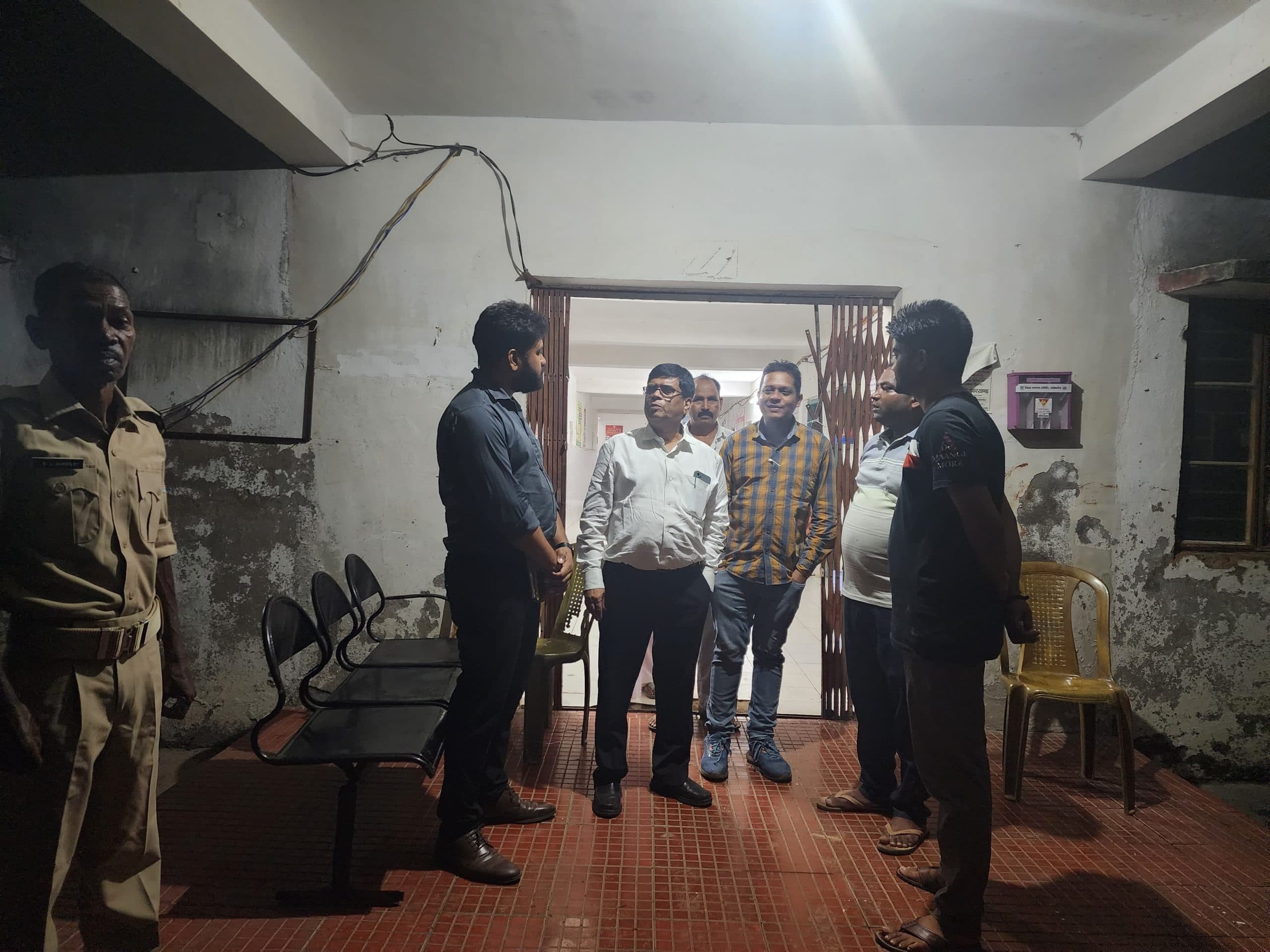 देर रात्रि सीएस ने किया पीएचसी मंडरो का औचक निरीक्षण