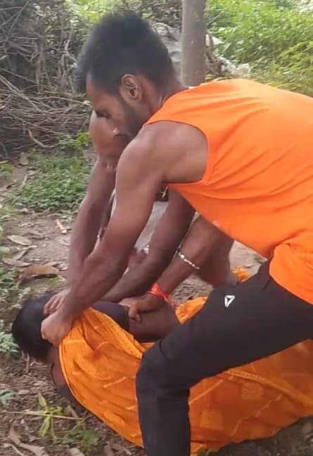 जनता दरबार में मामला रहते किया जमीन पर कब्जा, महिला घायल