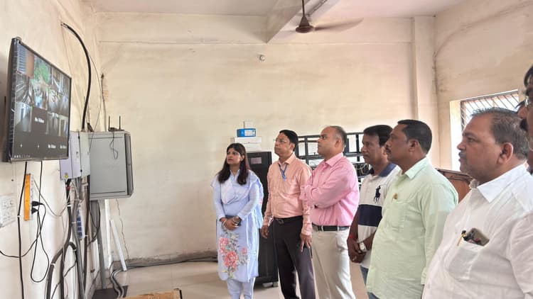 Jamshedpur news. वीएम वेयरहाउस का निरीक्षण कर दिये आवश्यक दिशा निर्देश