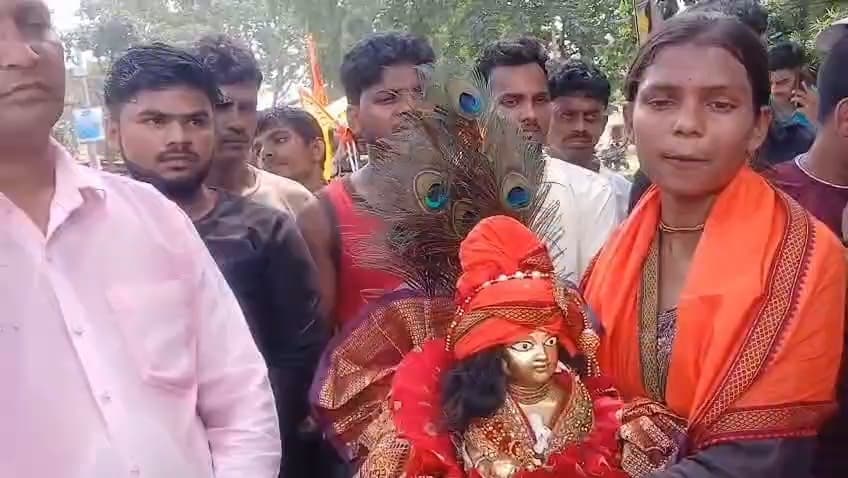 21 लीटर गंगाजल लेकर भगवान शिव का दर्शन करने निकली है कोडरमा की कुसुम