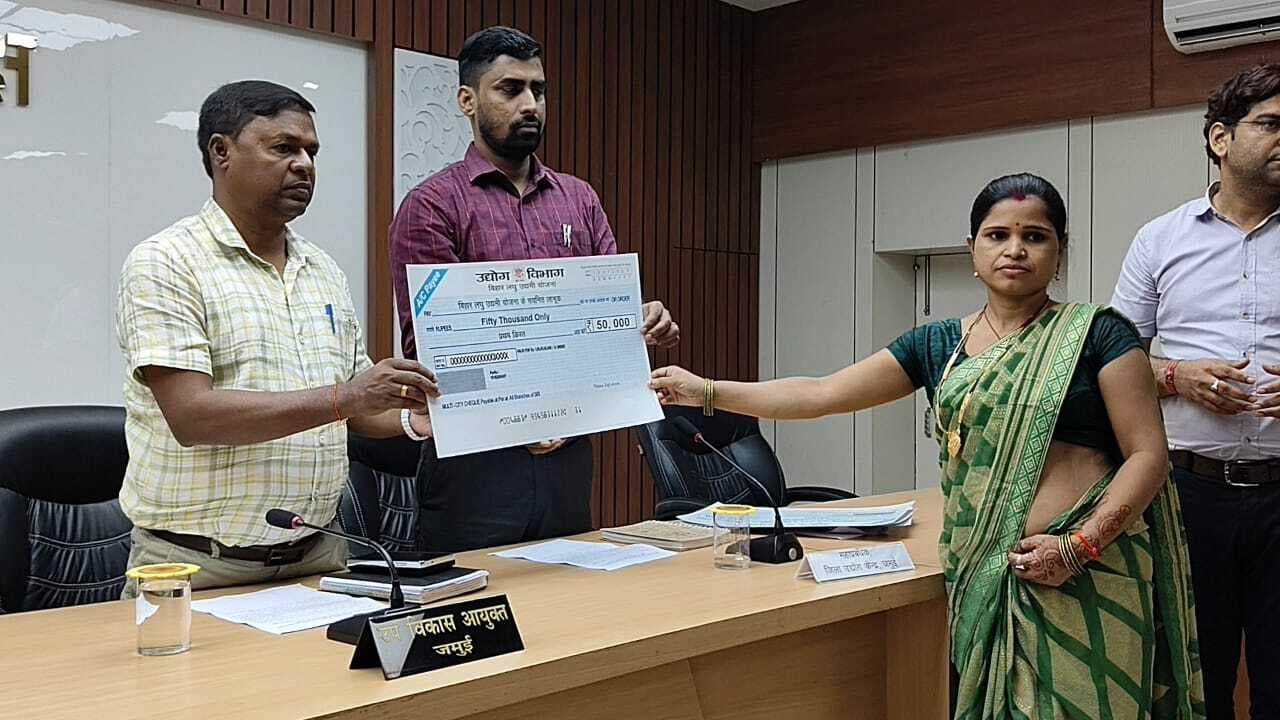 बिहार लघु उद्यमी योजना के तहत 606 लाभुकों को मिला प्रथम किश्त, स्वरोजगार की दिशा में बढ़ा कदम