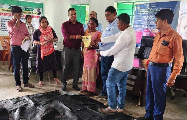 शिविर में विश्वकर्मा योजना के लिए लोगों ने दिये आवेदन