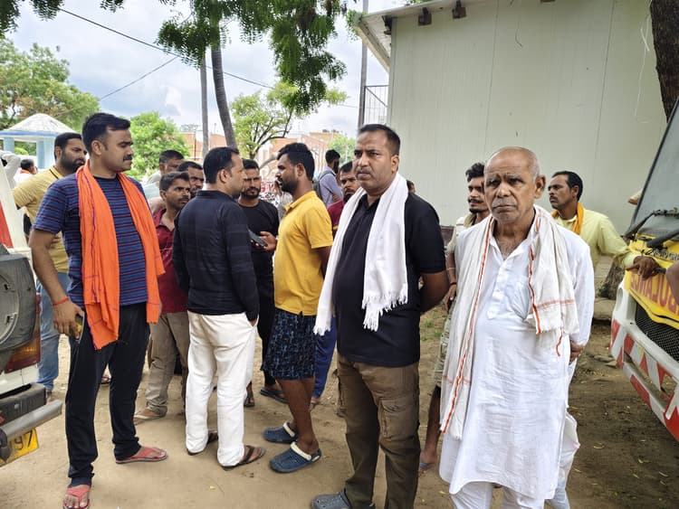 चार दिन पूर्व सड़क हादसे में जख्मी शिक्षक की मौत