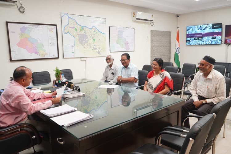 Jamshedpur news. बारिश से क्षतिग्रस्त मकानों की मरम्मत के लिए मुआवजा प्रदान करे प्रशासन