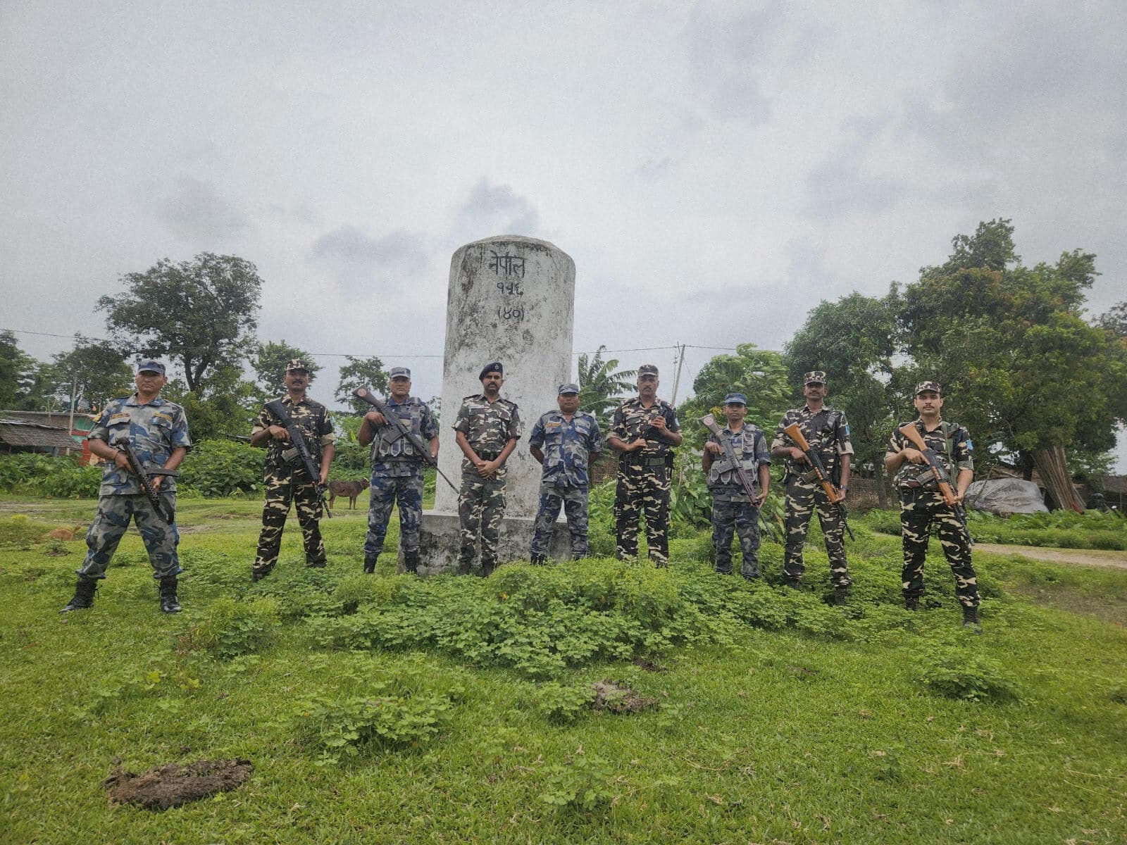 भारत-नेपाल सीमा पर एसएसबी व एपीएफ नेपाल ने की संयुक्त गश्ती